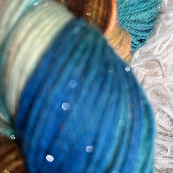Beautiful Yarn with Sparkles!!! Superwash Merino Wool in gorgeous color! - Picture 3 of 6